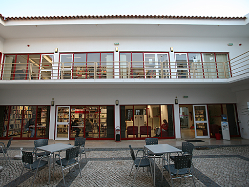 Biblioteca Municipal de Lagos com oferta diversificada
