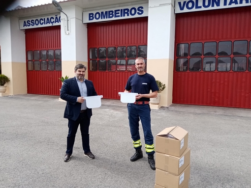 Câmara Municipal de Lagos distribui viseiras de proteção facial